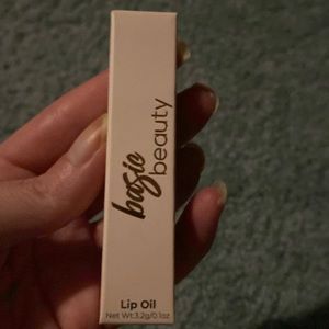 Basie lip oil